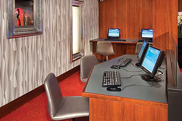 Norwegian Jewel Gallery Image